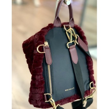 Sac à dos en éco fourrure bordeaux...