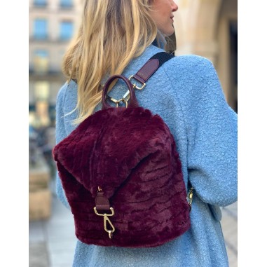 Sac à dos en éco fourrure bordeaux...