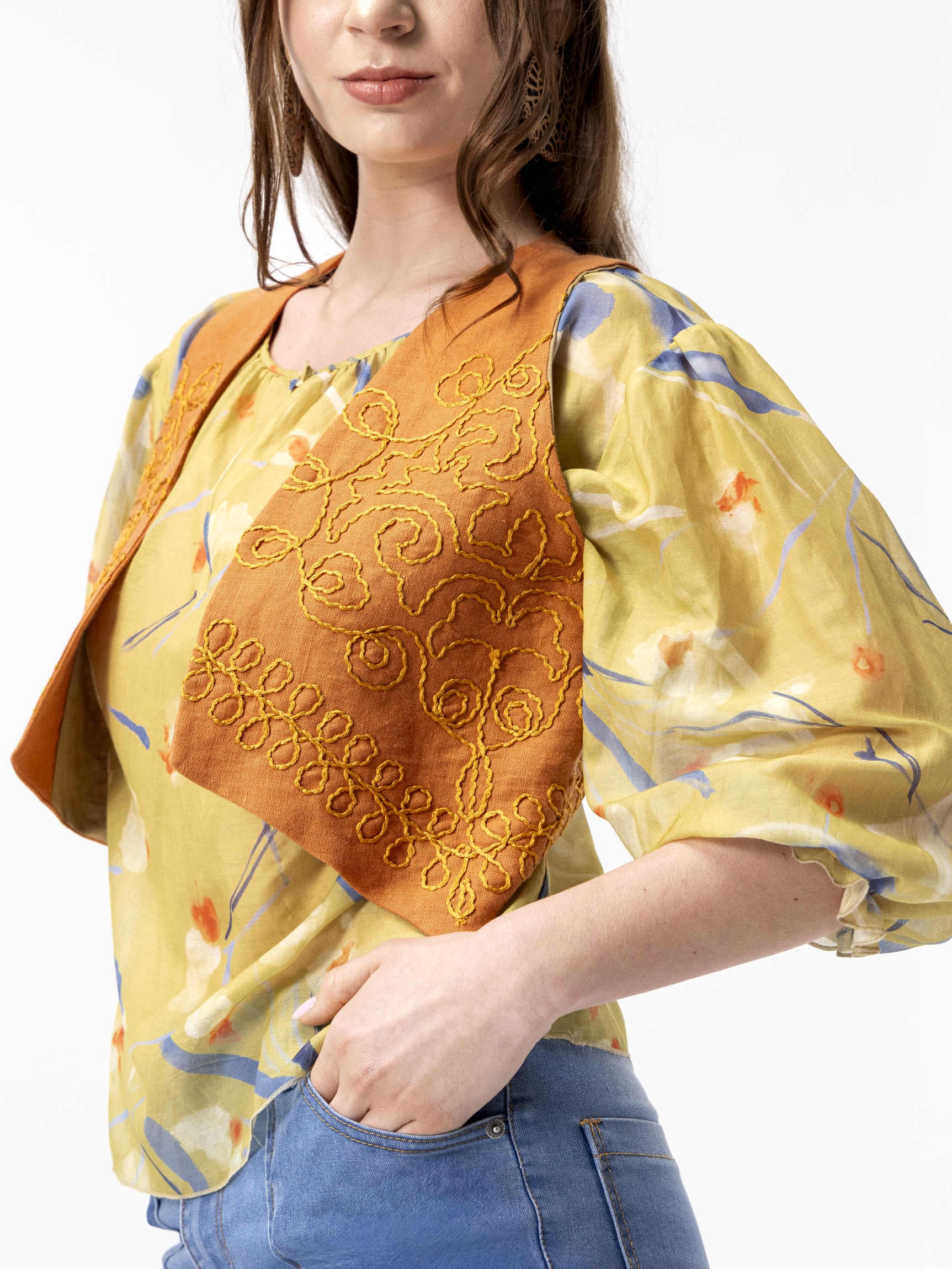 Gilet en toile brod&eacute; orange