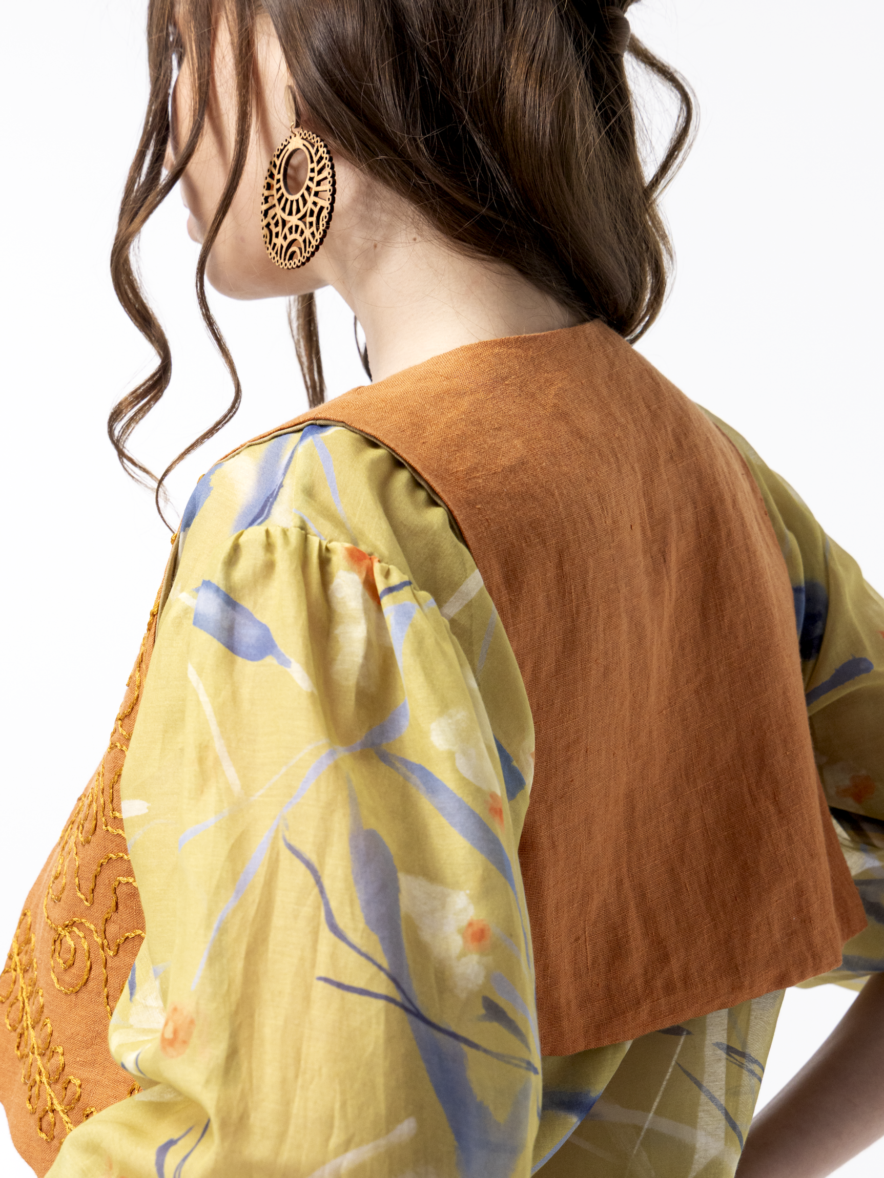 Gilet en toile brod&eacute; orange