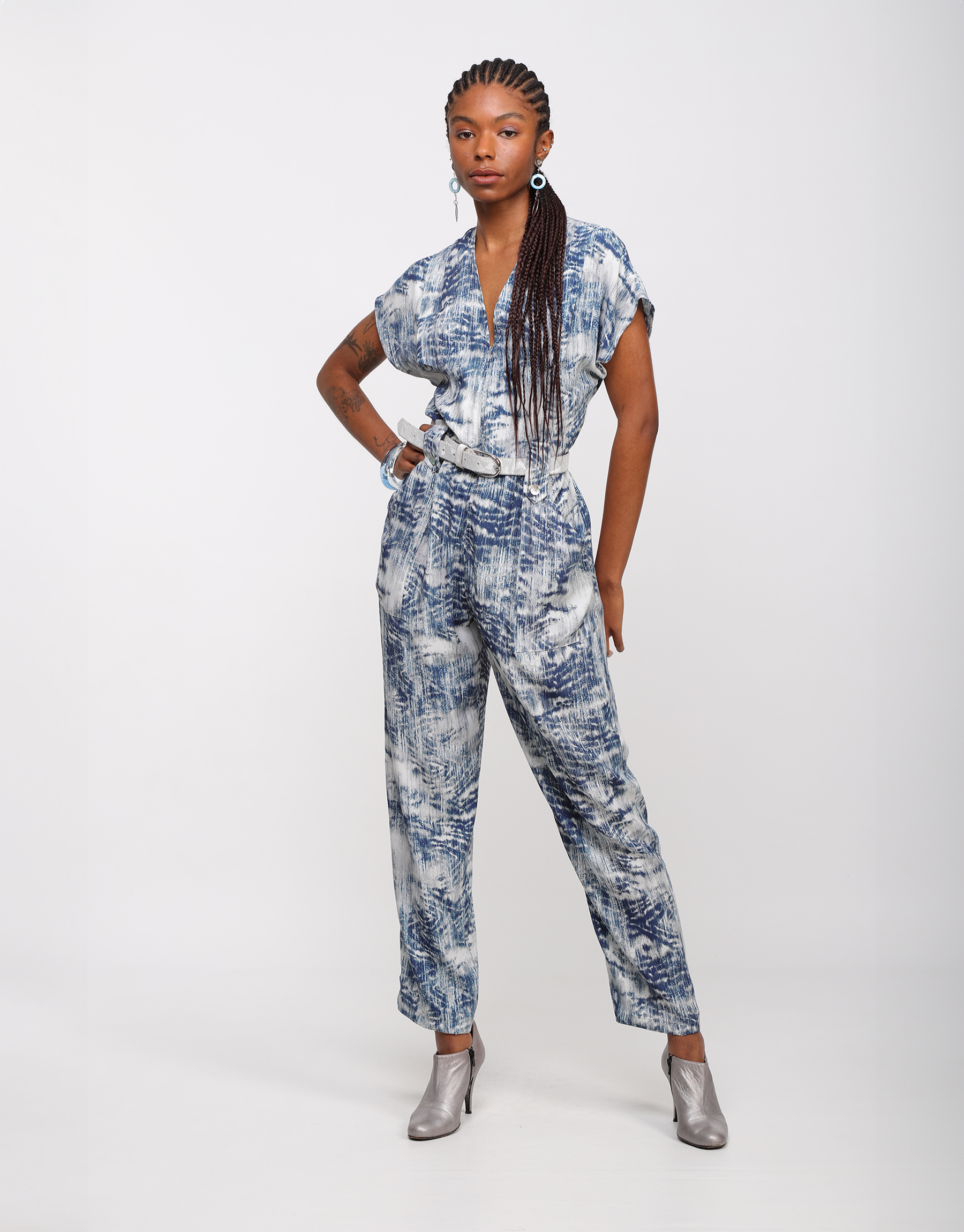 White cotton and viscose jumpsuit with blue and grey tie-dye print