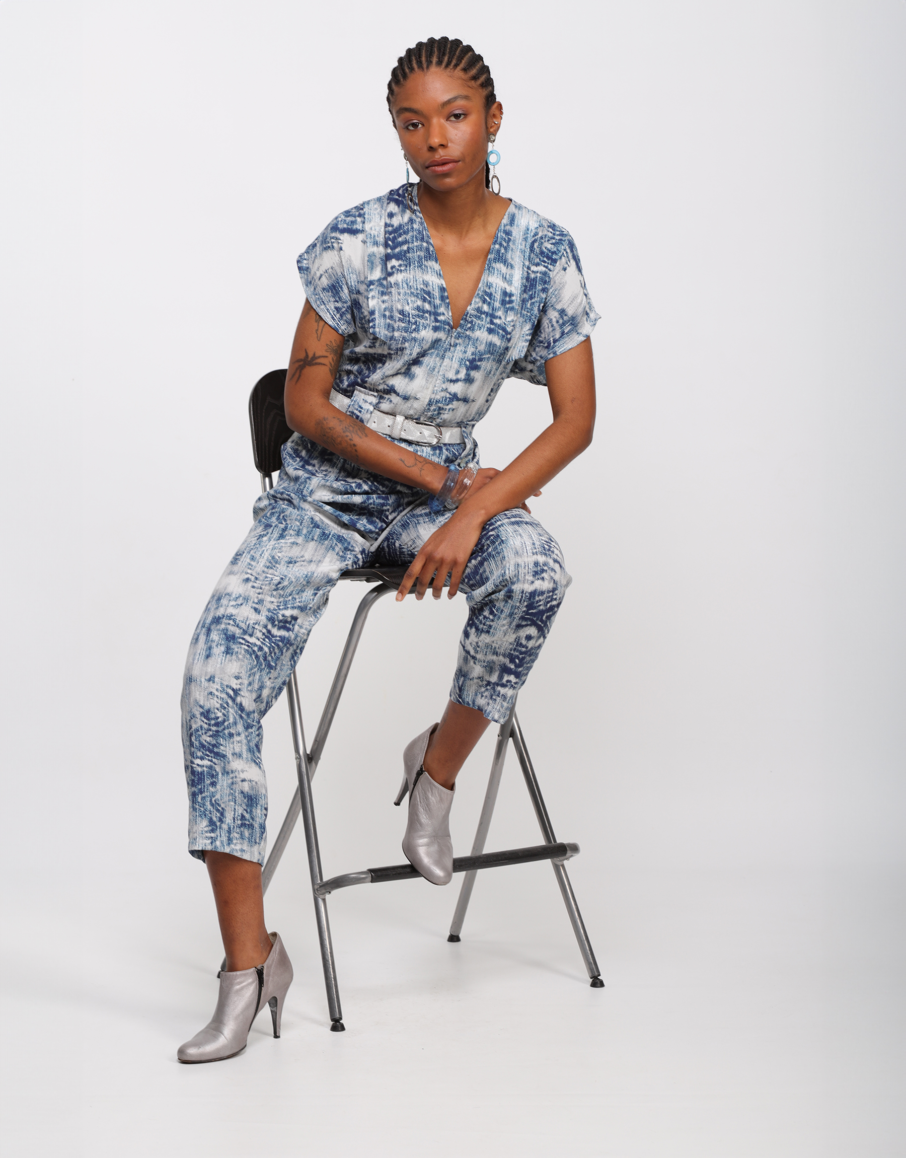 White cotton and viscose jumpsuit with blue and grey tie-dye print