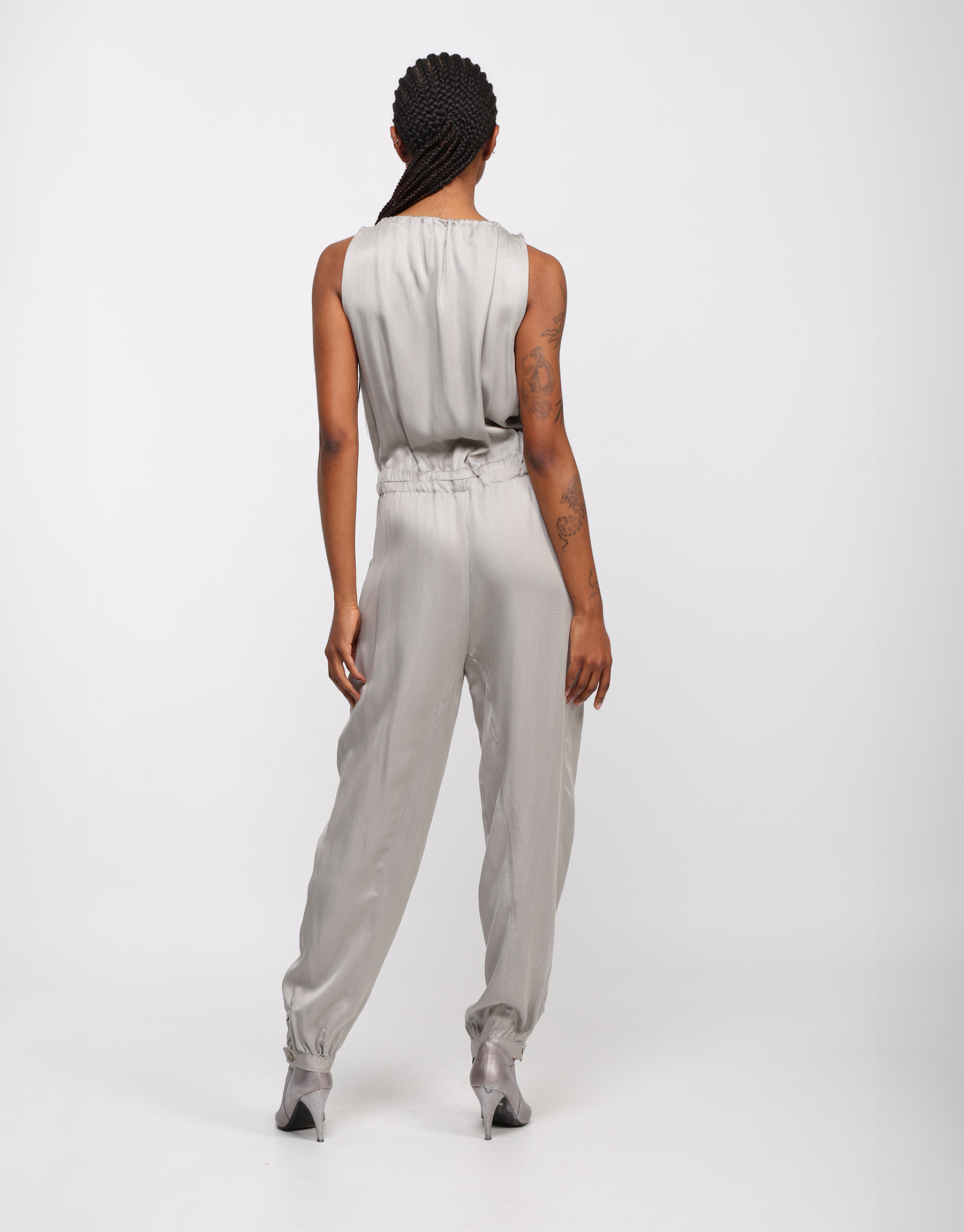 Sleeveless jumpsuit in silk and viscose pearl grey