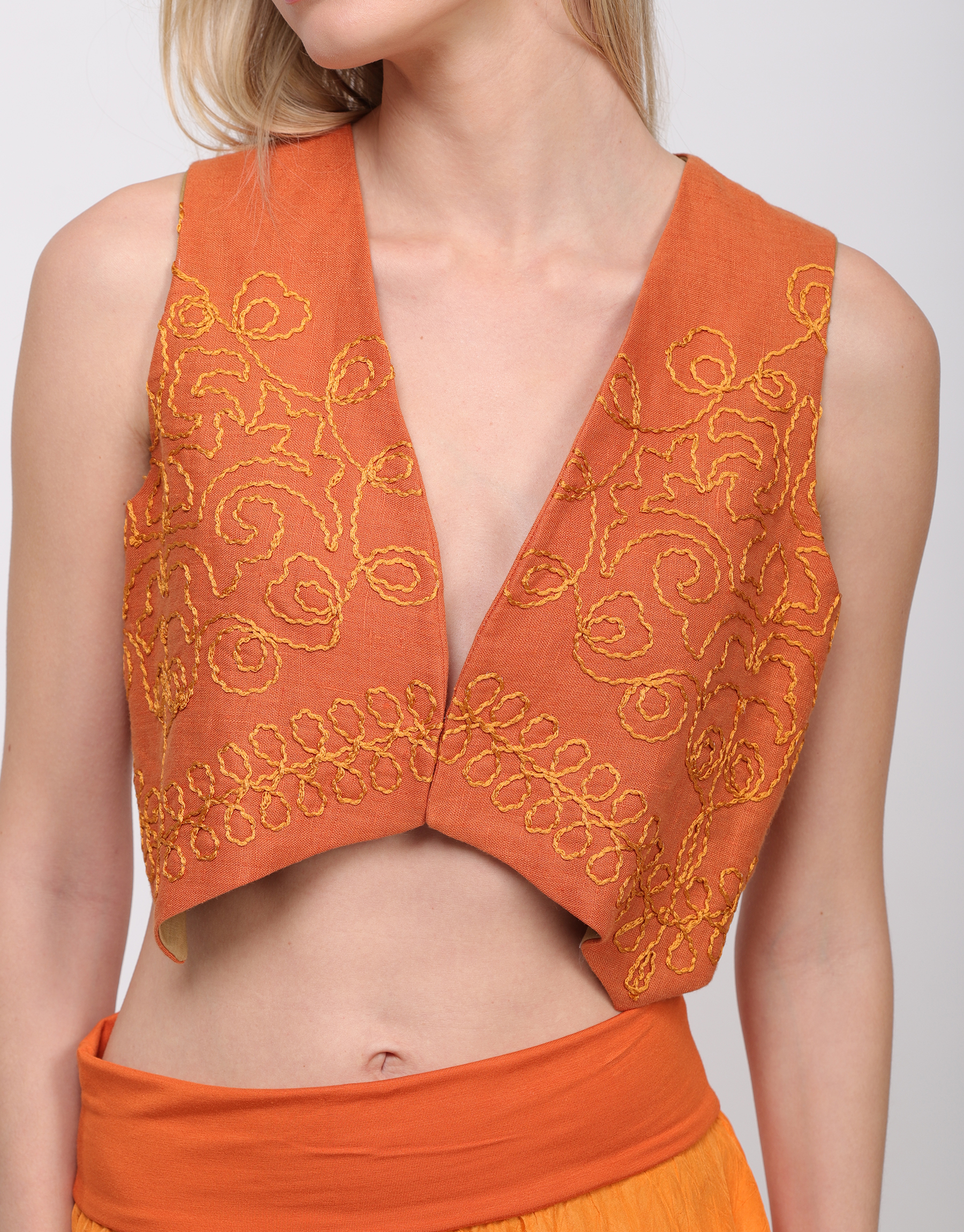 Gilet en toile brodé orange