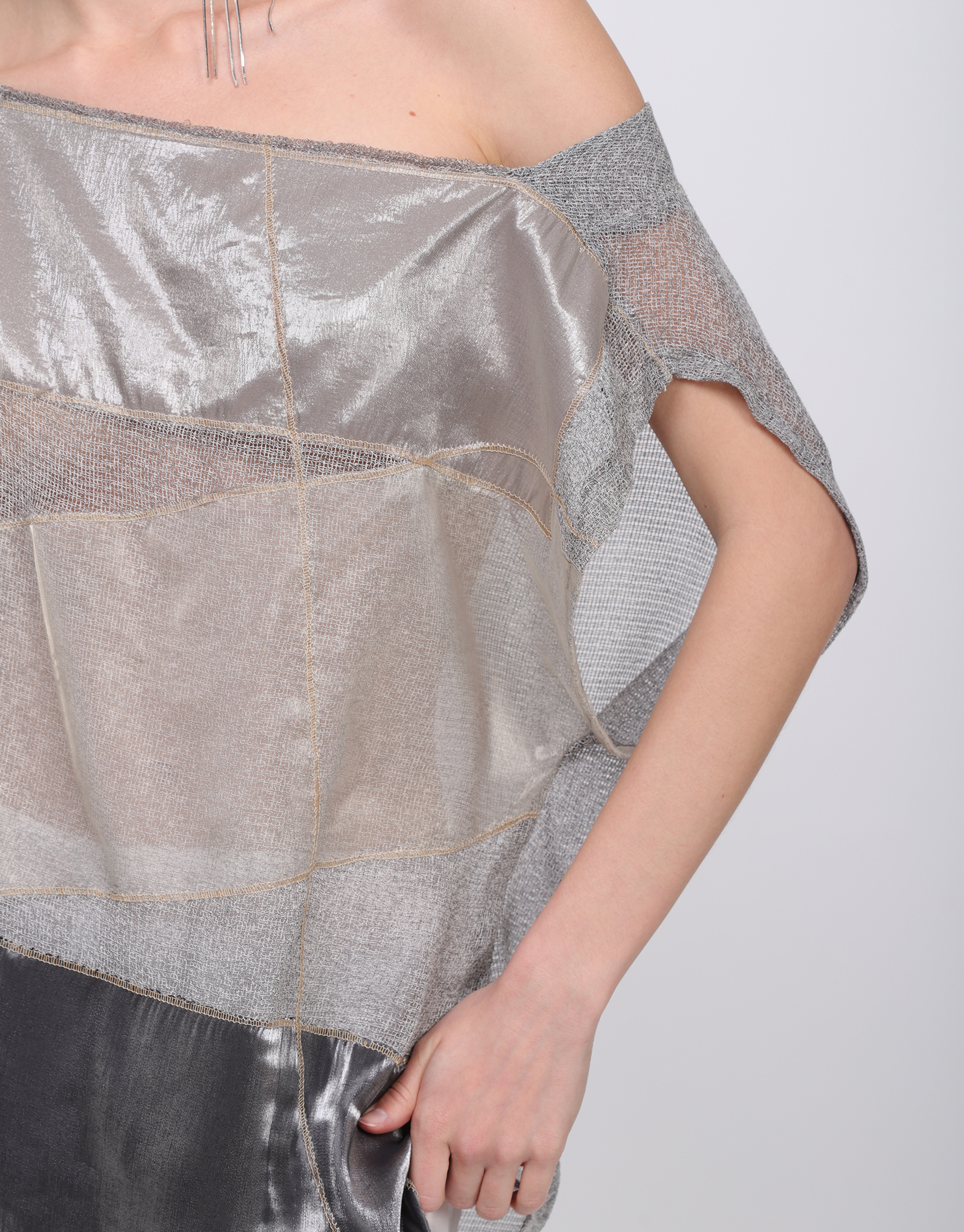 Embroidered tunic in cotton mesh and grey and white linen 