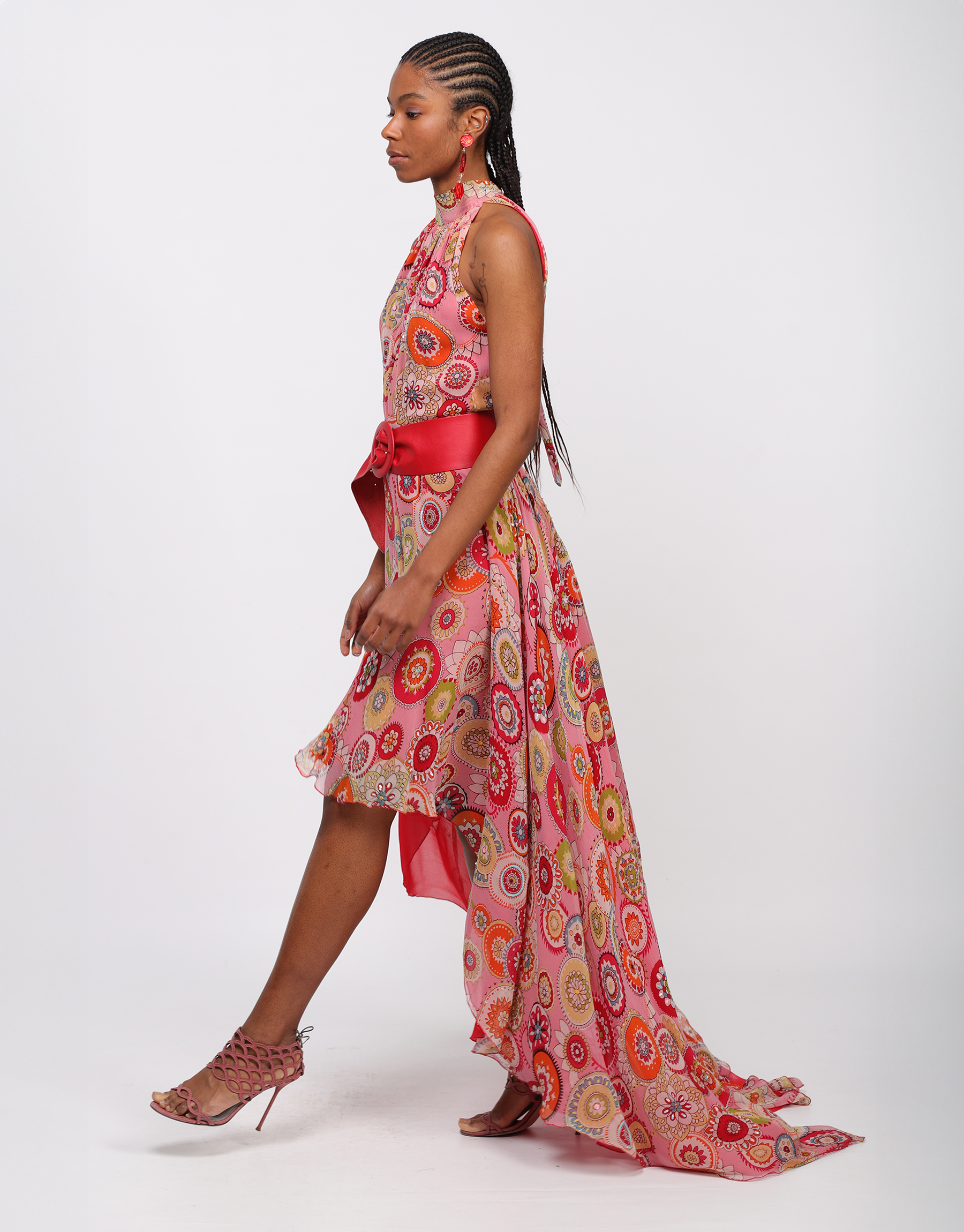 Long dress with train, in silk georgette embroidered with multicolored and red printed rose.