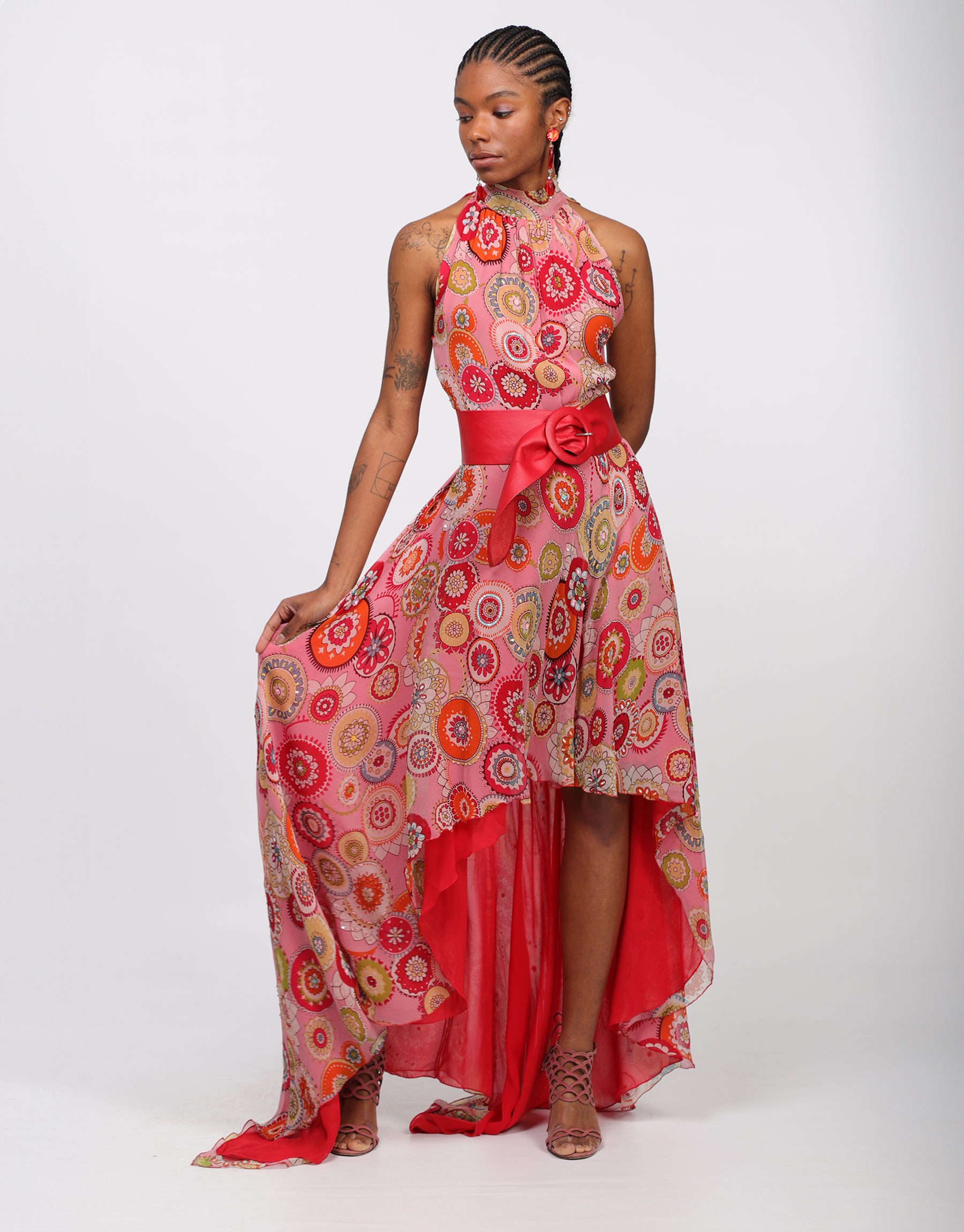 Long dress with train, in silk georgette embroidered with multicolored and red printed rose.