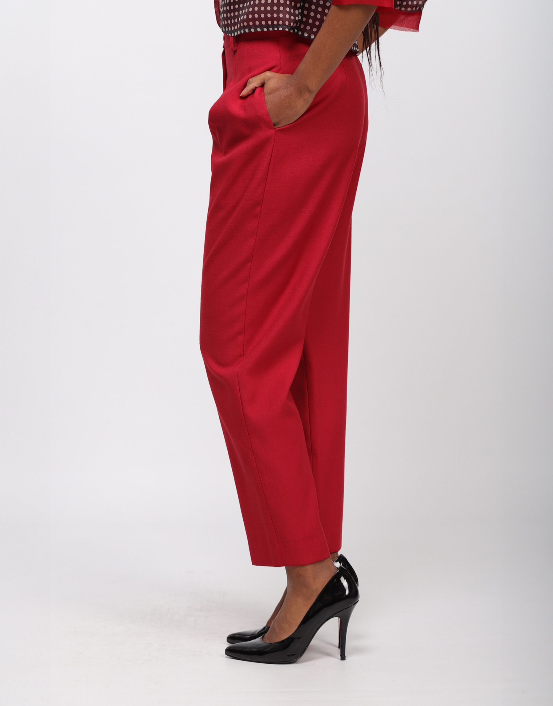 Trousers with pleats tightened at the bottom in red cotton and viscose